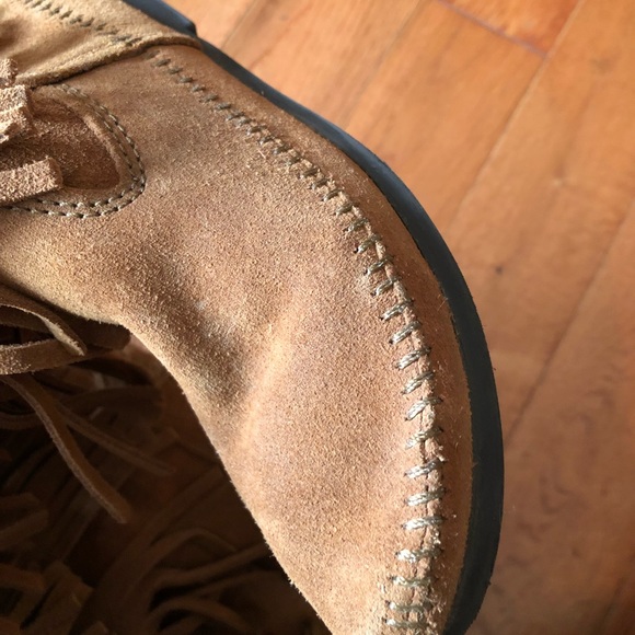 Minnetonka 3 Tier Fringe Boots - Picture 6 of 8